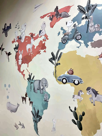 Hayvanlı dünya haritası duvar sticker — çocuk odası duvarında uygulama, Craft Paper Co.