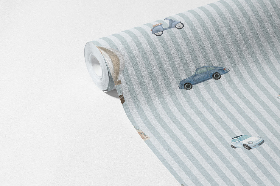 Araçlar ve Balonlar Çizgili Mavi Duvar Kağıdı; 94 cm non-woven kağıt rulosunda mavi çizgiler ve araç motifleri