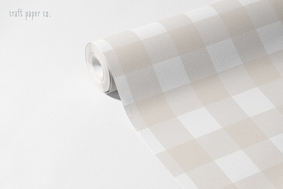 Bej Pötikare Duvar Kağıdı; açılmış rulo üzerinde yaklaşık 5 cm bej kareler | Craft Paper Co