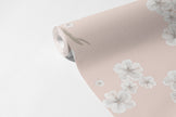 Blossom Duvar Kağıdı; rulo yakın çekim, pudra pembe fonda beyaz kiraz çiçekleri | Craft Paper Co