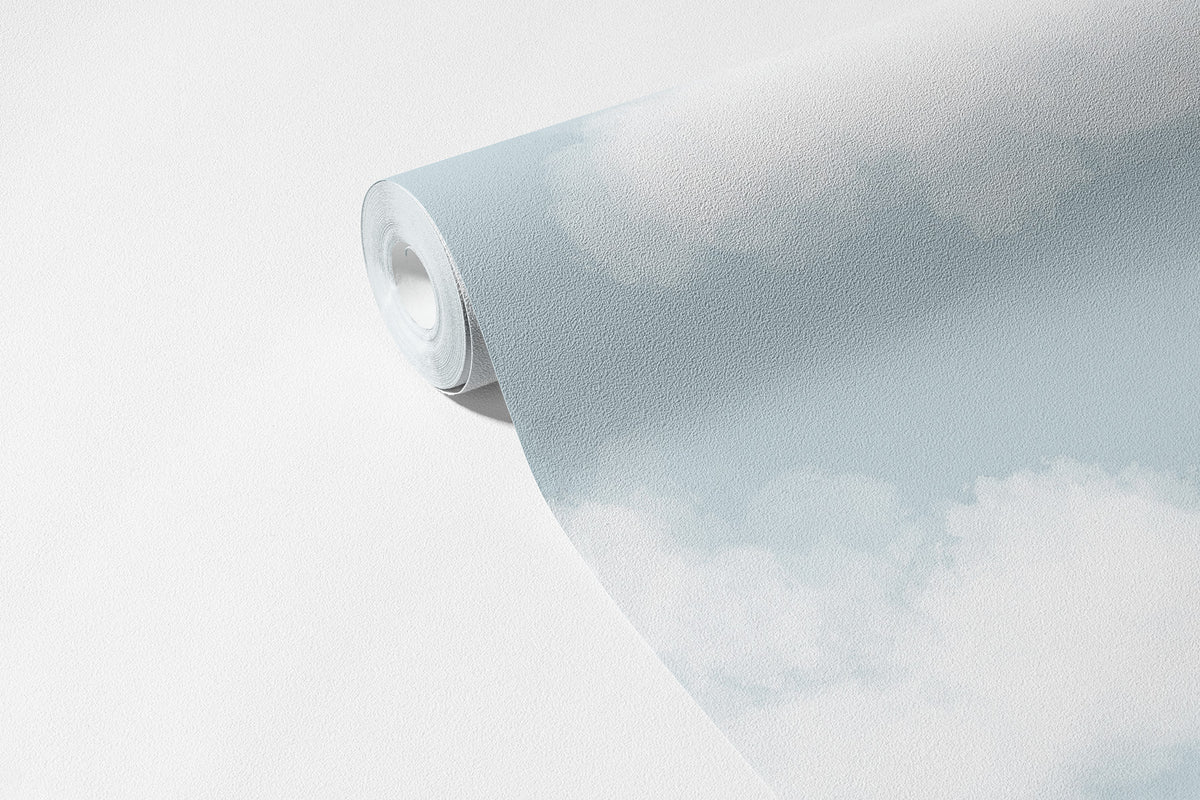 Bulutlar Havuz Duvar Kağıdı; 94 cm non-woven kağıt rulosunda desen ve doku görünümü | Craft Paper Co