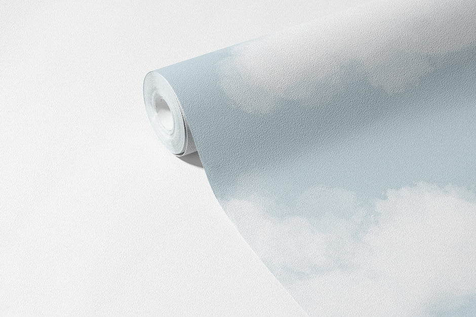 Bulutlar Havuz Duvar Kağıdı; 94 cm non-woven kağıt rulosunda desen ve doku görünümü | Craft Paper Co