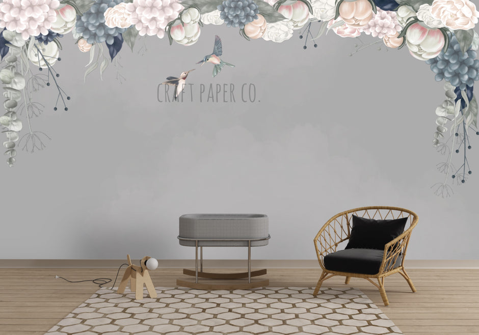 Çiçekler Ve Kuşlar (Açık Gri) Duvar Kağıdı — El çizimi, ölçüye özel üretim | Craft Paper Co