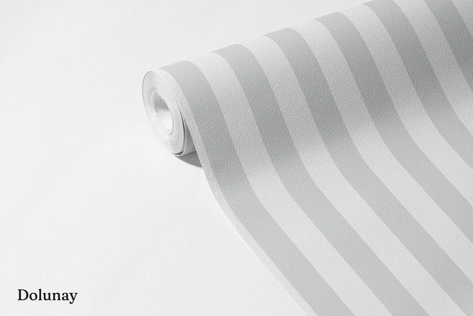 Çizgili Duvar Kağıdı Dolunay; açılmış non-woven ruloda açık gri dikey çizgiler | Craft Paper Co