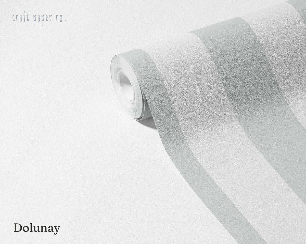 Çizgili Dolunay Duvar Kağıdı; açılmış rulo üzerinde açık gri geniş çizgiler | Craft Paper Co