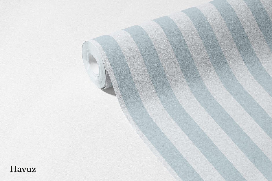 Çizgili Duvar Kağıdı Havuz; açılmış non-woven ruloda açık buz mavisi dikey çizgiler | Craft Paper Co