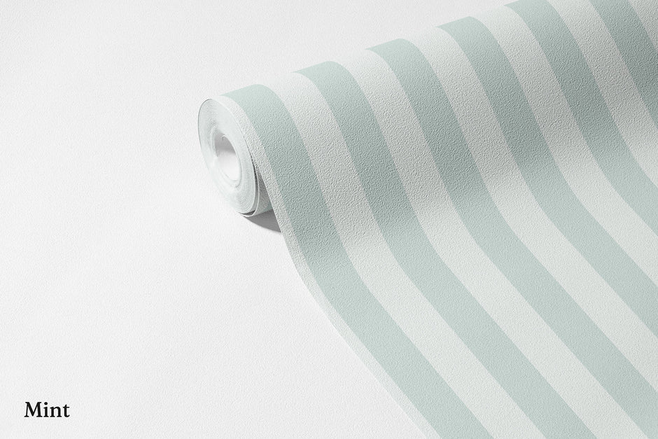 Çizgili Duvar Kağıdı Mint; açılmış non-woven ruloda çok açık mint yeşili dikey çizgiler | Craft Paper Co