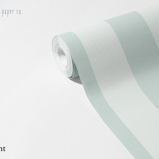 Çizgili Mint Duvar Kağıdı; açılmış rulo üzerinde çok açık mint yeşili geniş çizgiler | Craft Paper Co