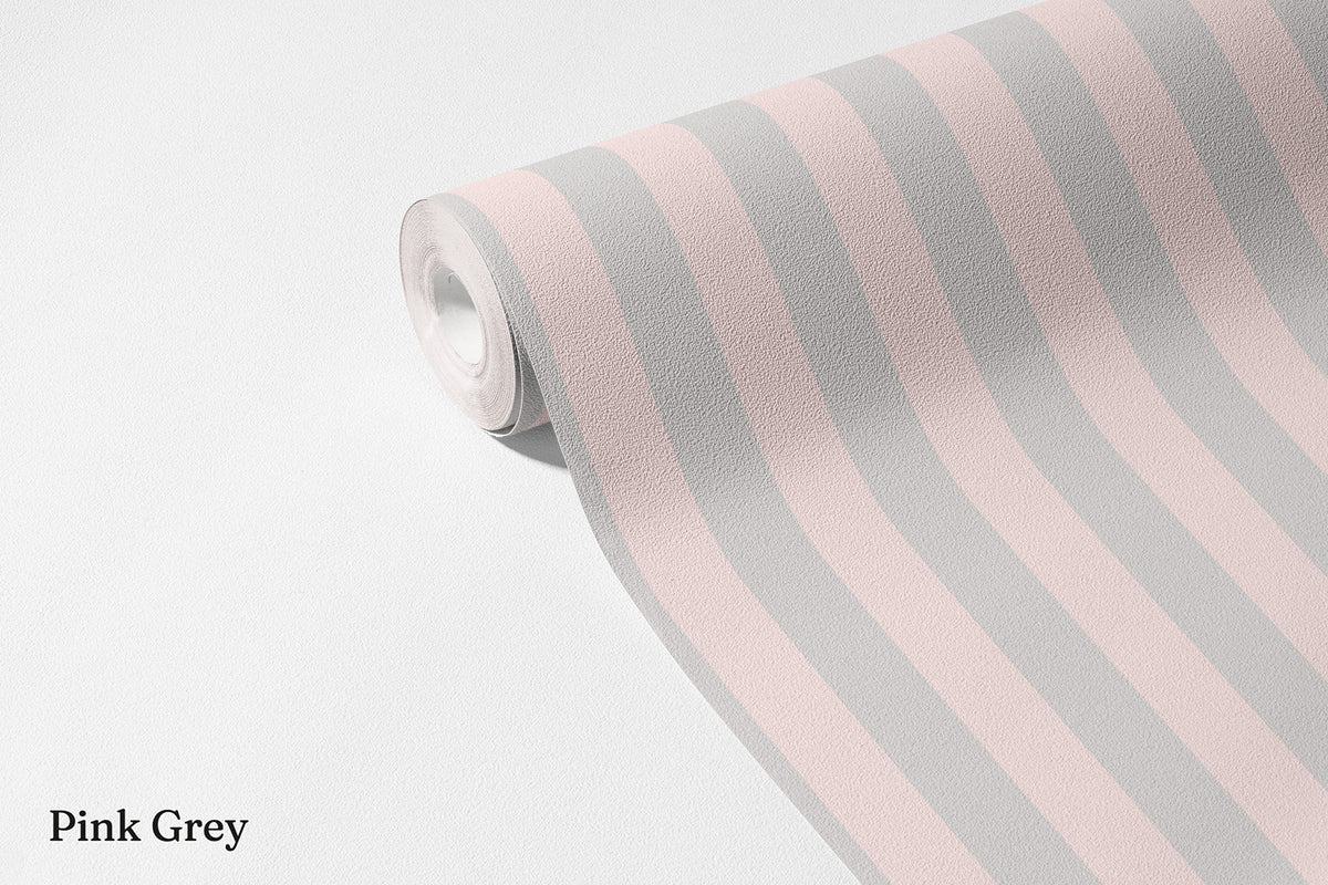 Çizgili Duvar Kağıdı Pink Grey; açılmış non-woven ruloda açık gri ve pudra pembesi dikey çizgiler | Craft Paper Co