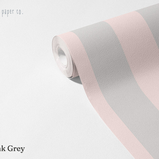 Çizgili Pink Grey Duvar Kağıdı; açılmış rulo üzerinde pudra pembesi ve gri geniş çizgiler | Craft Paper Co