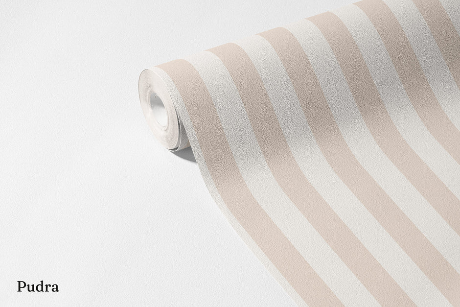 Çizgili Duvar Kağıdı Pudra; açılmış non-woven ruloda sıcak pudra tonunda dikey çizgiler | Craft Paper Co