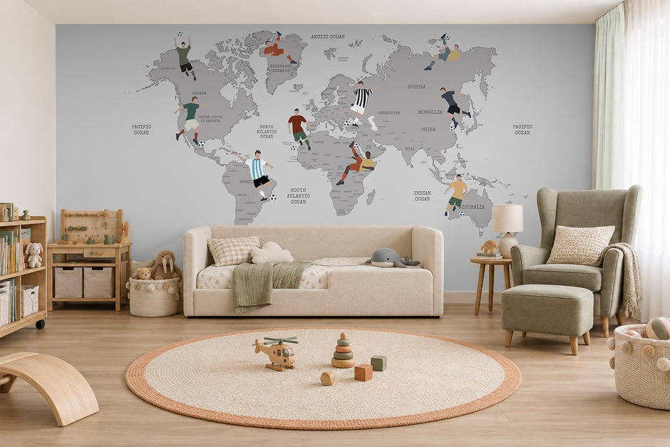 Futbol Dünya Haritası genç odası duvar kağıdı; daybed ve berjerle gri harita üstünde futbolcular | Craft Paper Co