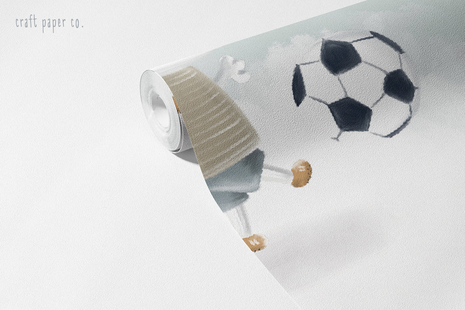 Kedicikler Bulutların Üzerinde Duvar Kağıdı; rulo yakın çekim, çizgili tişörtlü kedi ve futbol topu | Craft Paper Co