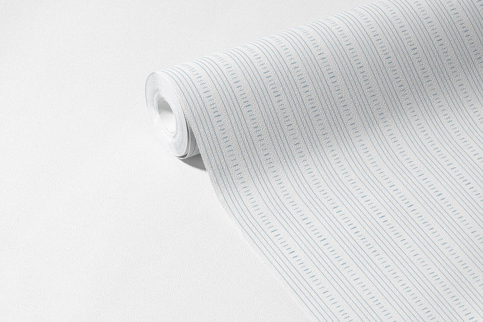 Keten Dikiş Duvar Kağıdı Mavi; açılmış non-woven ruloda ince mavi dikiş çizgileri | Craft Paper Co