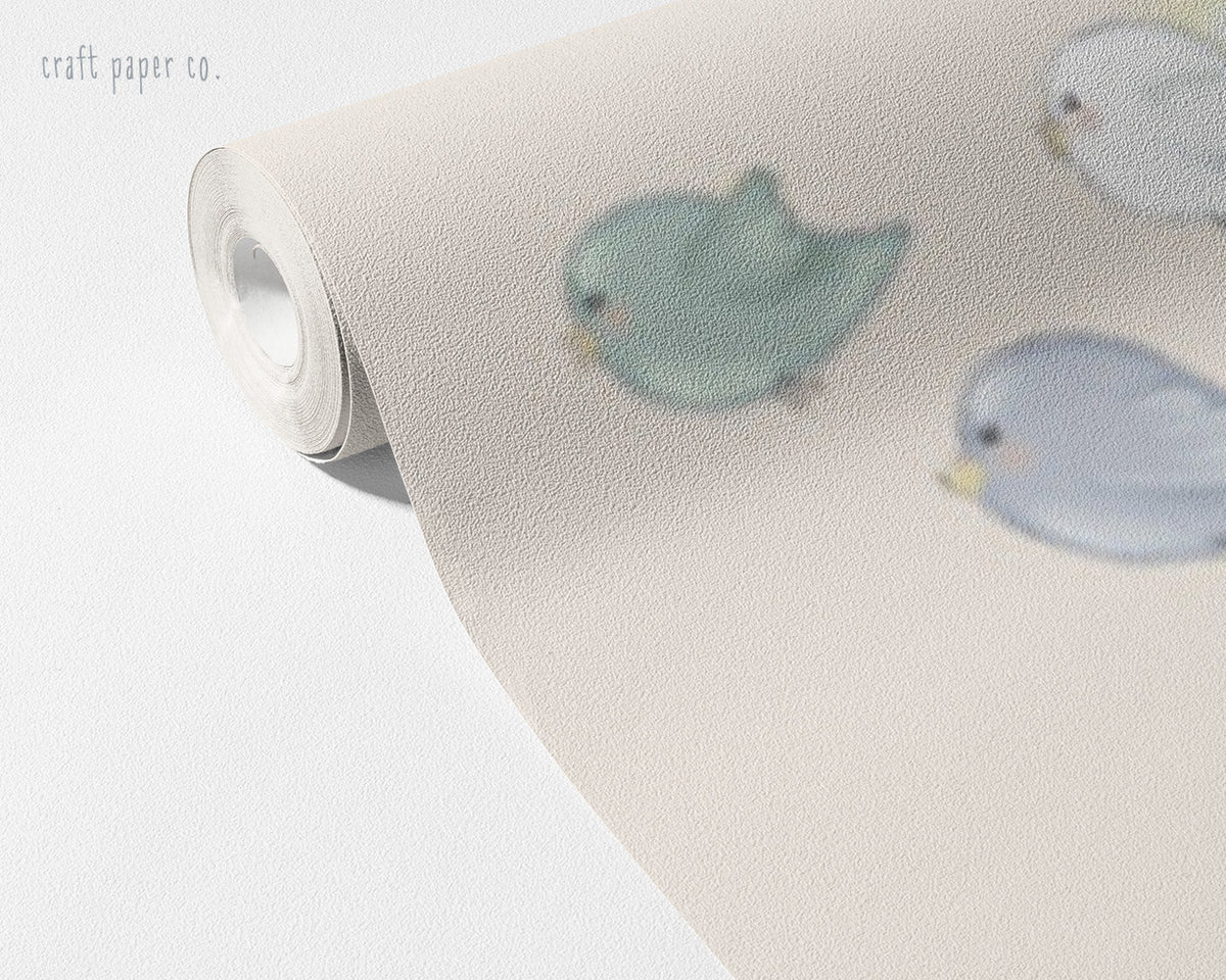 Kır Çiçekleri Duvar Kağıdı; açılmış rulo üzerinde kuşların ve kır çiçeklerinin yakın görünümü | Craft Paper Co