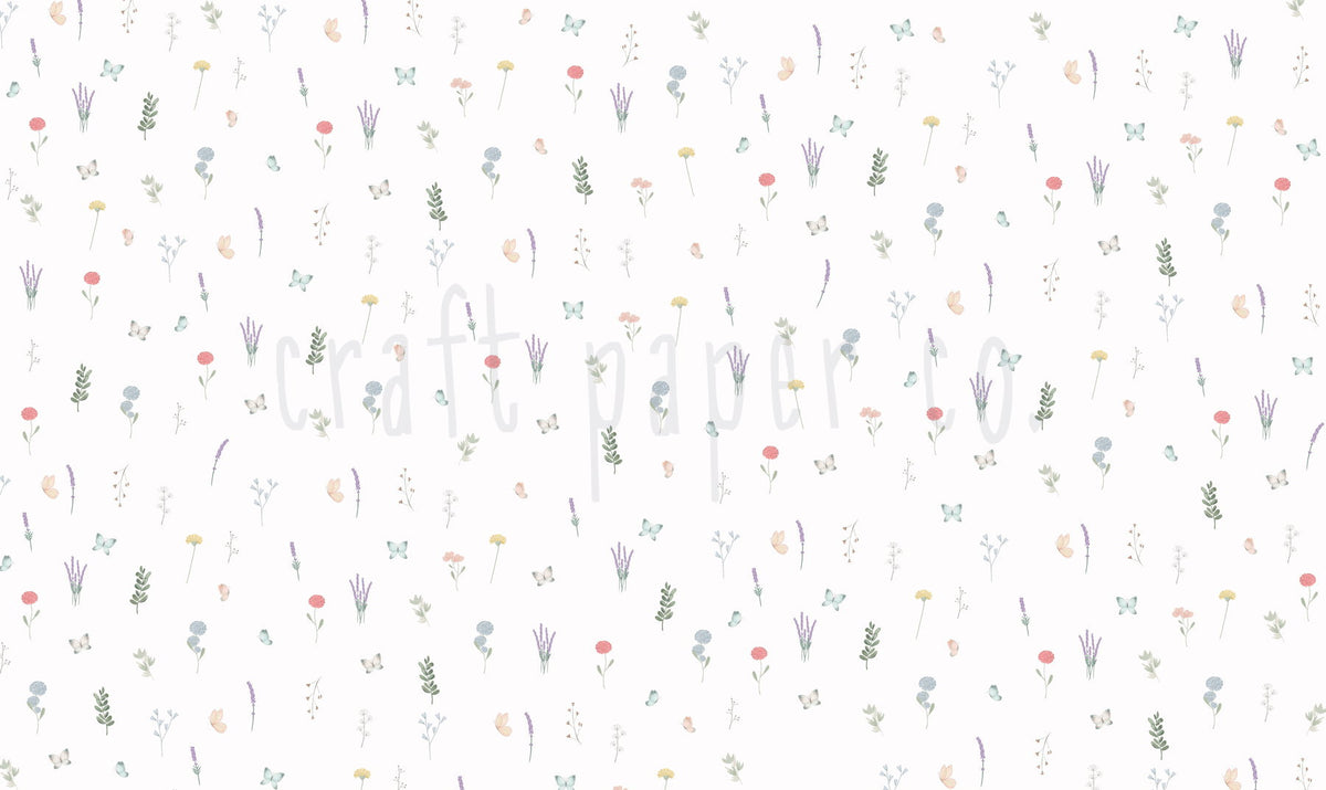 Kır Çiçekleri ve Kelebekler Duvar Kağıdı; beyaz zeminde pastel kır çiçekleri | Craft Paper Co