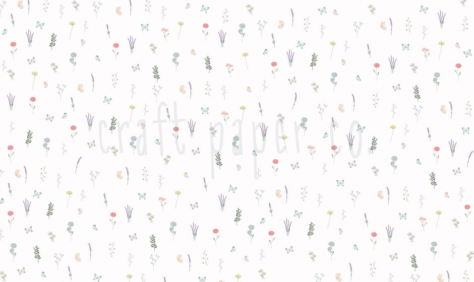 Kır Çiçekleri ve Kelebekler Duvar Kağıdı; beyaz zeminde pastel kır çiçekleri | Craft Paper Co