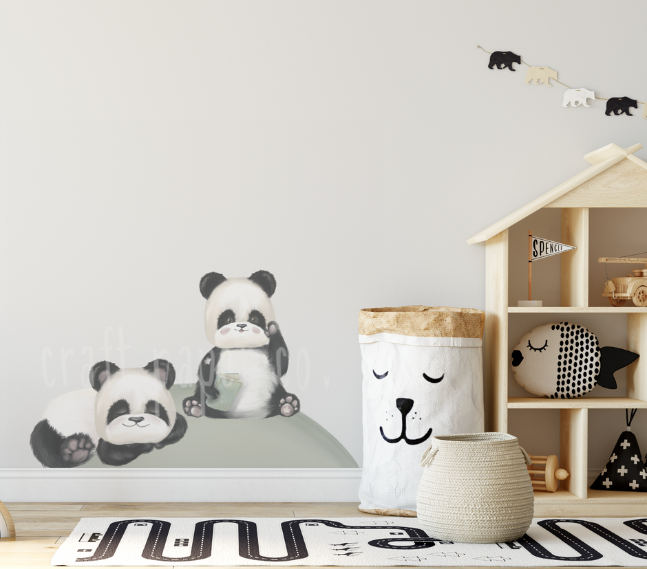 Kitap Okuyan Panda ve Hayalperest Panda Duvar Sticker — detay görünümü | Craft Paper Co
