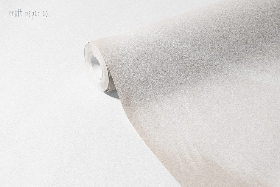Melek Kanadı Tüyleri Bej Duvar Kağıdı; rulo yakın çekim, kreme yakın bej tüylerin yumuşak dokusu | Craft Paper Co