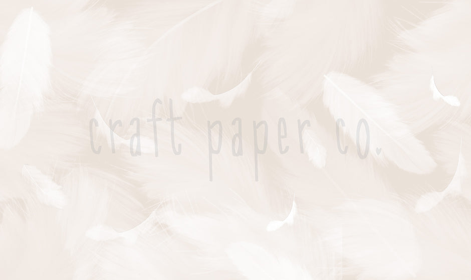 Melek Kanadı Tüyleri Bej Duvar Kağıdı; el çizimi tasarımın filigranlı düz görünümü | Craft Paper Co