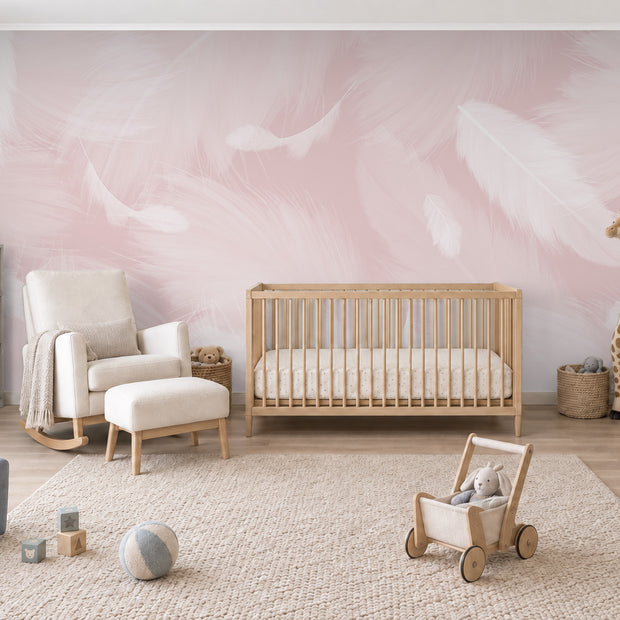 Melek Kanadı Tüyleri Pinky Pinky Duvar Kağıdı; doğal ışıklı bebek odasında beşik ve emzirme koltuğu ile duvar uygulaması | Craft Paper Co