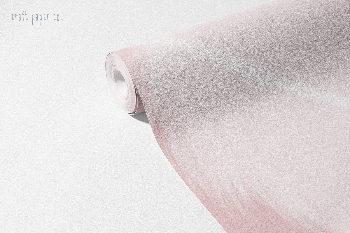 Melek Kanadı Tüyleri Pinky Pinky Duvar Kağıdı; rulo yakın çekim, doygun pembe tüylerin yumuşak dokusu | Craft Paper Co