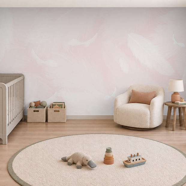 Melek Kanadı Tüyleri Vanilla Pink Duvar Kağıdı; doğal ışıklı bebek odasında beşik ve emzirme koltuğu ile duvar uygulaması | Craft Paper Co