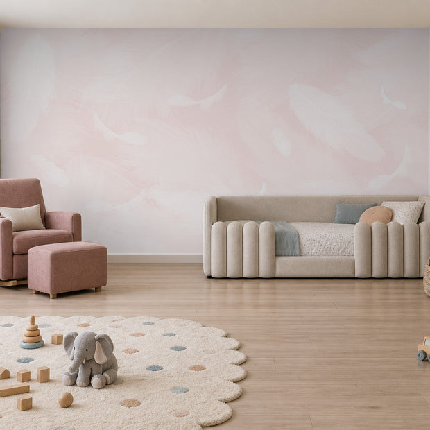 Melek Kanadı Tüyleri Vanilla Pink Duvar Kağıdı; pudra koltuk ve krem yataklı odada beyaza yakın pembe tüy deseni | Craft Paper Co