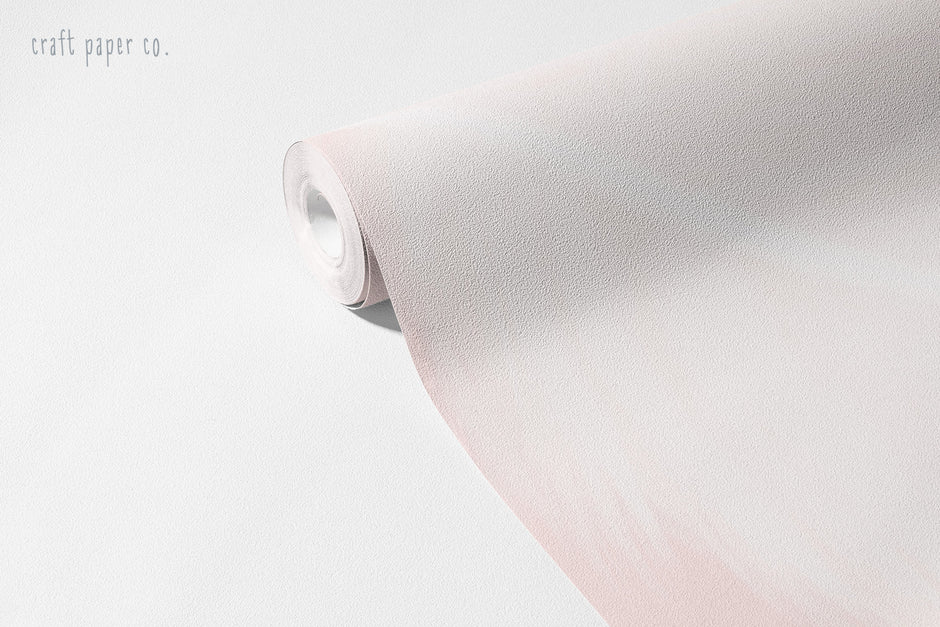 Melek Kanadı Tüyleri Vanilla Pink Duvar Kağıdı; rulo yakın çekim, beyaza yakın pembe tüylerin yumuşak dokusu | Craft Paper Co