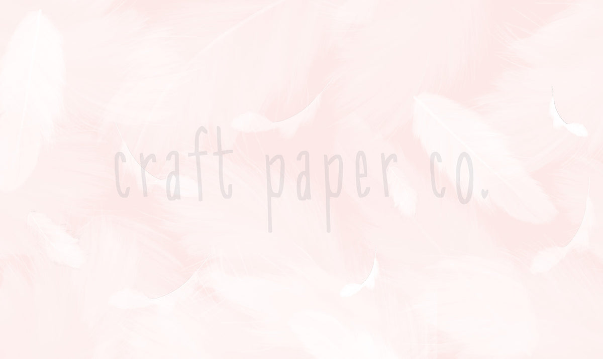 Melek Kanadı Tüyleri Vanilla Pink Duvar Kağıdı; el çizimi tasarımın filigranlı düz görünümü | Craft Paper Co