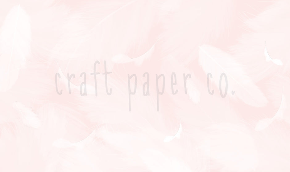 Melek Kanadı Tüyleri Vanilla Pink Duvar Kağıdı; el çizimi tasarımın filigranlı düz görünümü | Craft Paper Co
