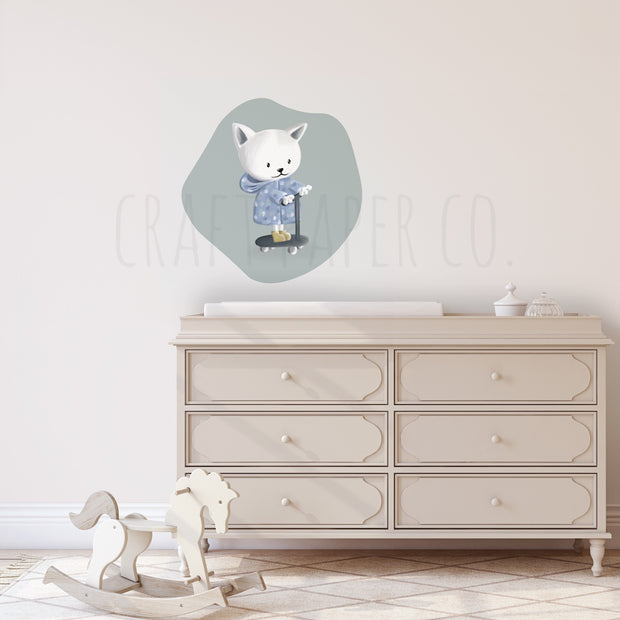 Oyuncu Kedicik Balonu Duvar Sticker; şifonyer ve ahşap sallanan atın olduğu odada duvarda mint balon içinde scooter'lı kedicik | Craft Paper Co