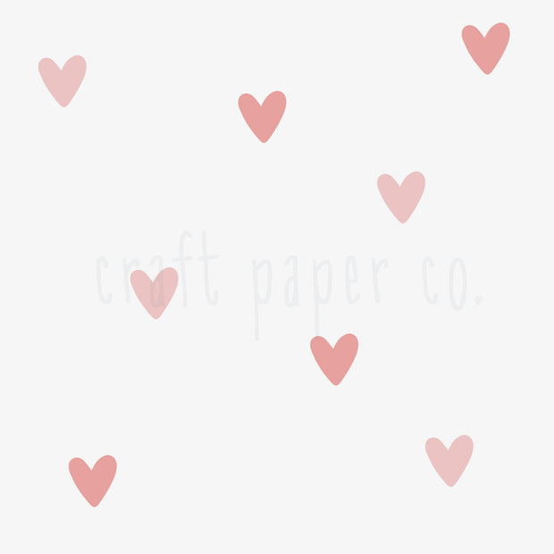 Pembe Kalpler Çocuk Odası Duvar Sticker tasarımı; açık gri fonda seyrek dağılmış iki boy pembe kalp | Craft Paper Co