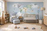 Rengarenk Dünya Haritası Gökyüzü Mavi Duvar Kağıdı; tüm kıtaları ve üst figürleri görünen çocuk odası uygulaması | Craft Paper Co