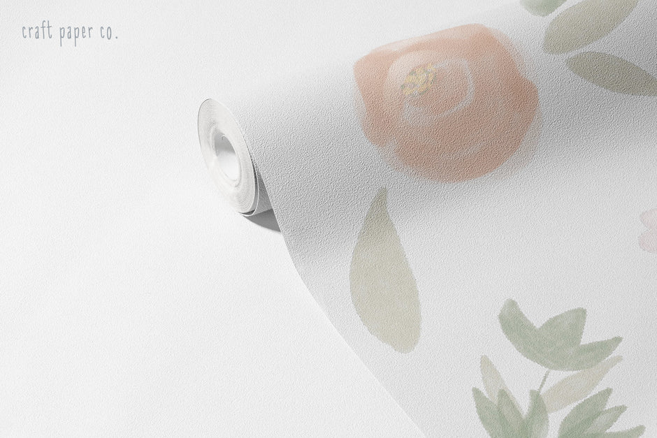 Suluboya Çiçekli Duvar Kağıdı; rulo yakın çekim, şeftali tonlu suluboya gül ve yapraklar | Craft Paper Co