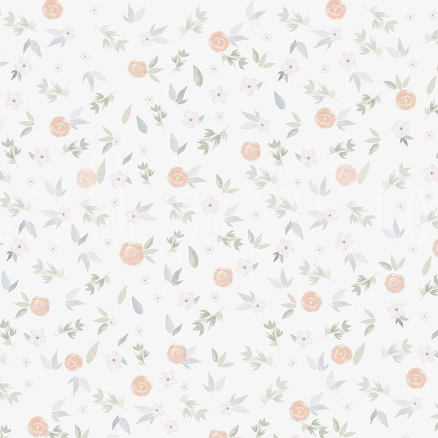 Suluboya Çiçekli Duvar Kağıdı; beyaz fonda bej güller, gri-yeşil yapraklar, minik beyaz çiçekler, düz desen | Craft Paper Co