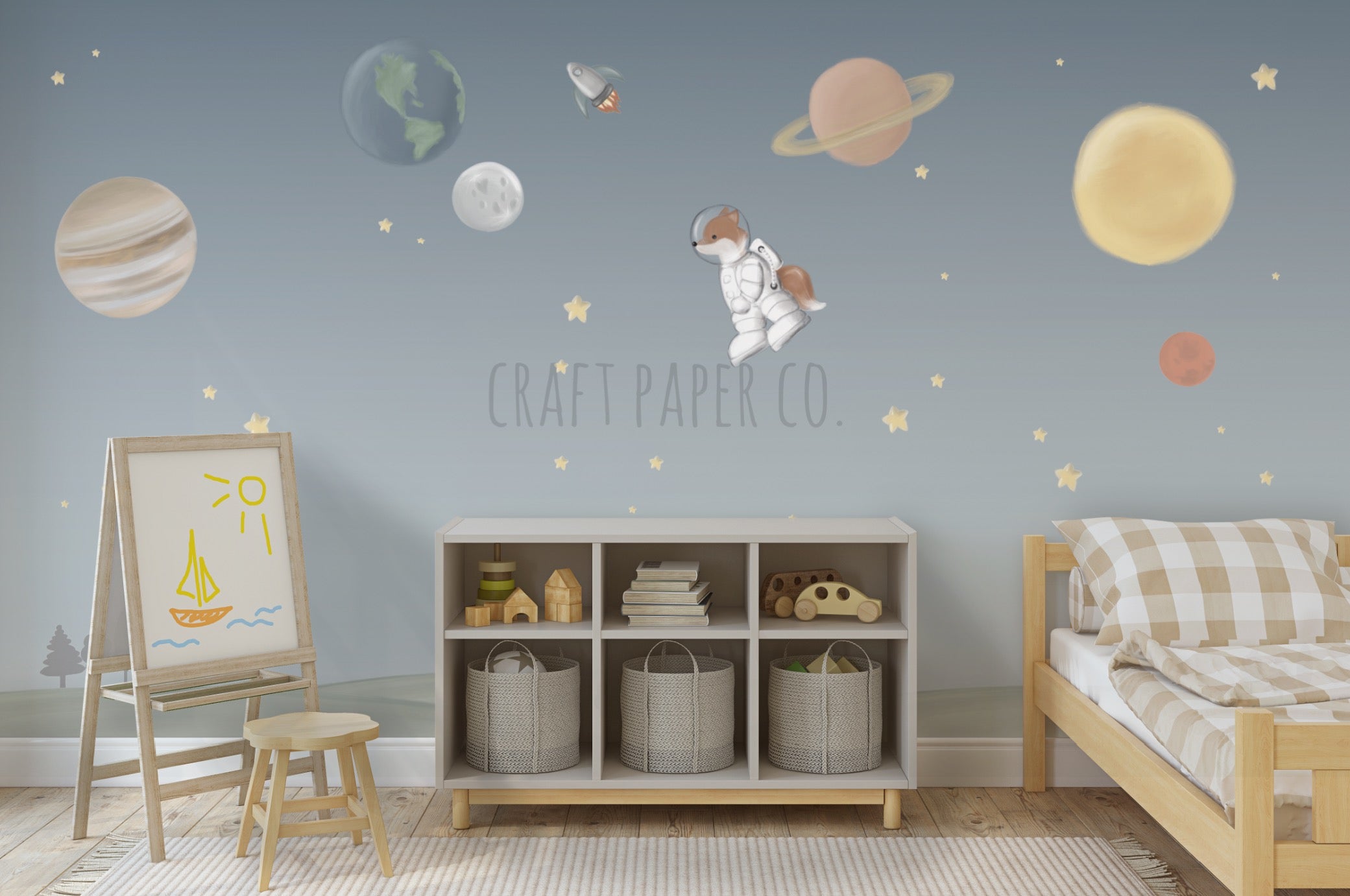Tilki Astronot Çocuk Odası Duvar Kağıdı — El çizimi, ölçüye özel üretim | Craft Paper Co