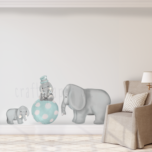 Yavru Filler Ve Anneleri Duvar Sticker; bej koltuklu bebek odasında duvarda anne fil, puantiyeli top üzerinde yavru fil | Craft Paper Co